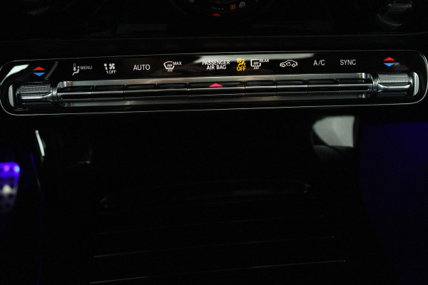 Mercedes-Benz A-Klasse 180 Business Solution AMG (PANORAMADAK, SFEERVERLICHTING, STOELVERWARMING, CAMERA, ELEKTR STOELEN)