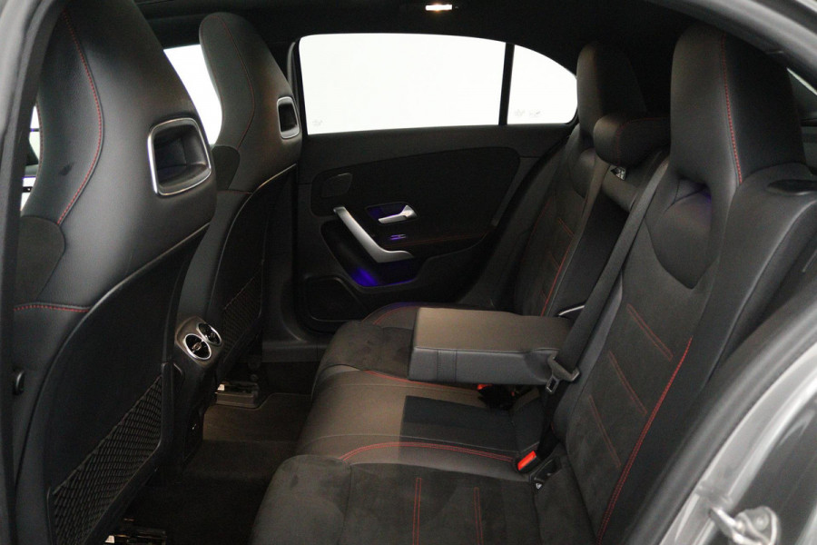 Mercedes-Benz A-Klasse 180 Business Solution AMG (PANORAMADAK, SFEERVERLICHTING, STOELVERWARMING, CAMERA, ELEKTR STOELEN)