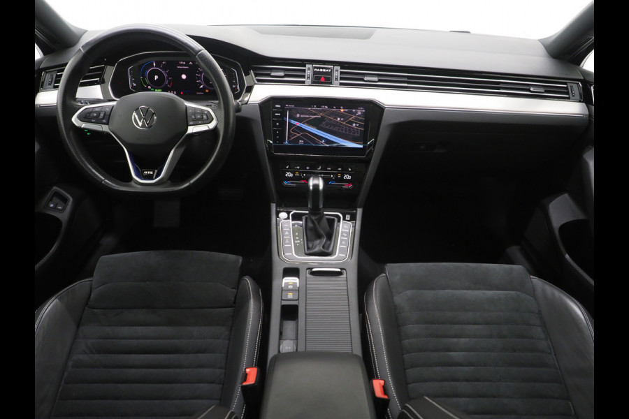 Volkswagen Passat Variant 1.4 TSI PHEV GTE | Panoramadak | Massage | Dynaudio | 360 | Trekhaak | Keyless | Memory