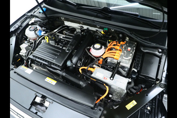 Volkswagen Passat Variant 1.4 TSI PHEV GTE | Panoramadak | Massage | Dynaudio | 360 | Trekhaak | Keyless | Memory