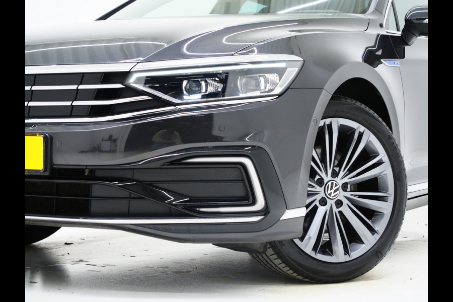 Volkswagen Passat Variant 1.4 TSI PHEV GTE | Panoramadak | Massage | Dynaudio | 360 | Trekhaak | Keyless | Memory