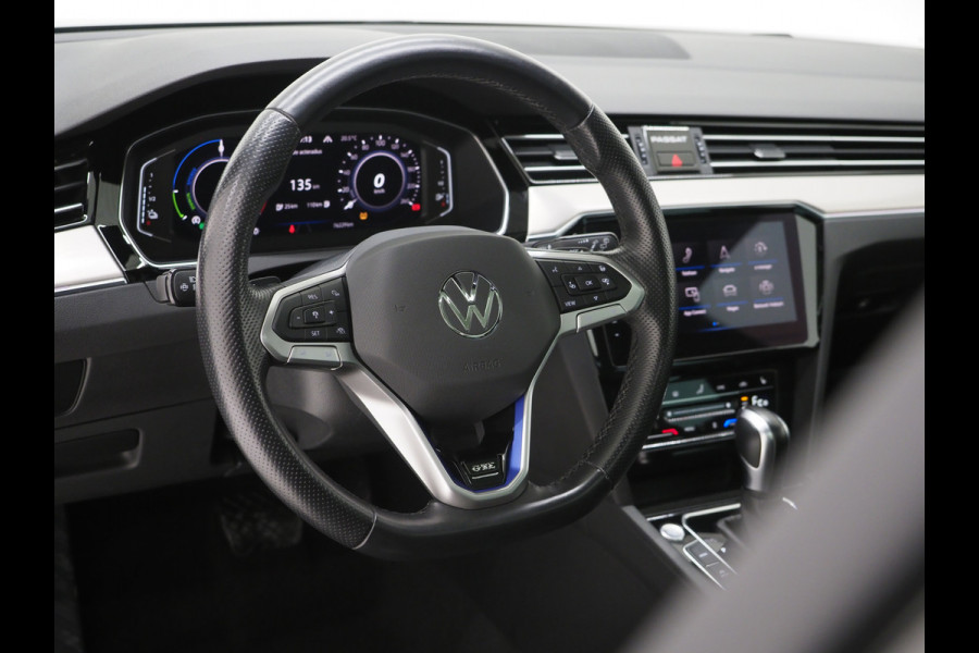 Volkswagen Passat Variant 1.4 TSI PHEV GTE | Panoramadak | Massage | Dynaudio | 360 | Trekhaak | Keyless | Memory