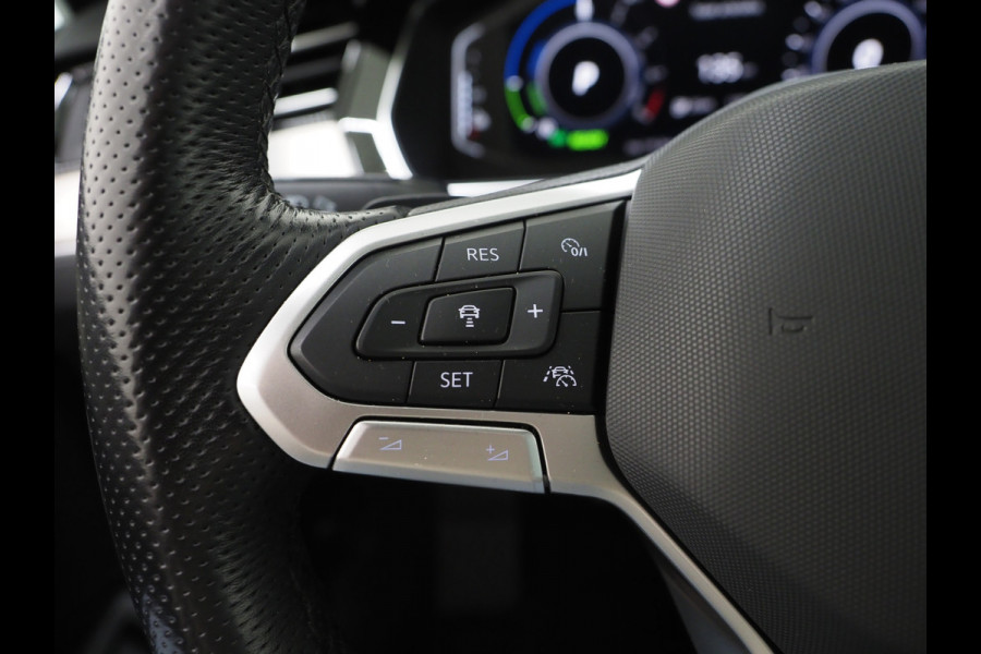 Volkswagen Passat Variant 1.4 TSI PHEV GTE | Panoramadak | Massage | Dynaudio | 360 | Trekhaak | Keyless | Memory