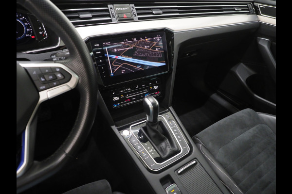 Volkswagen Passat Variant 1.4 TSI PHEV GTE | Panoramadak | Massage | Dynaudio | 360 | Trekhaak | Keyless | Memory