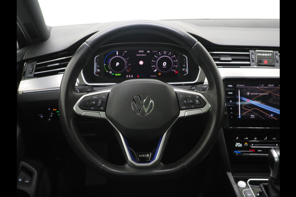 Volkswagen Passat Variant 1.4 TSI PHEV GTE | Panoramadak | Massage | Dynaudio | 360 | Trekhaak | Keyless | Memory