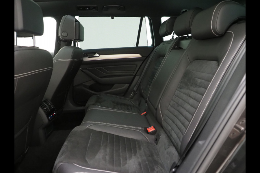Volkswagen Passat Variant 1.4 TSI PHEV GTE | Panoramadak | Massage | Dynaudio | 360 | Trekhaak | Keyless | Memory