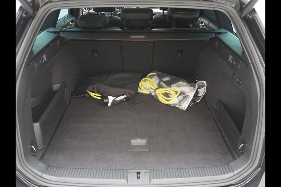 Volkswagen Passat Variant 1.4 TSI PHEV GTE | Panoramadak | Massage | Dynaudio | 360 | Trekhaak | Keyless | Memory