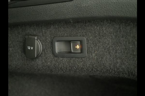 Volkswagen Passat Variant 1.4 TSI PHEV GTE | Panoramadak | Massage | Dynaudio | 360 | Trekhaak | Keyless | Memory