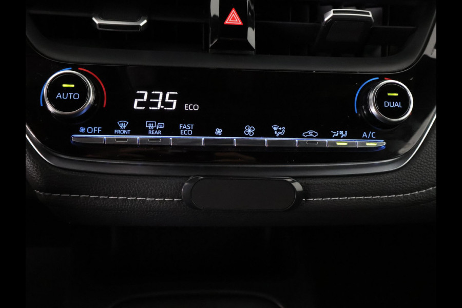 Toyota Corolla Touring Sports 1.8 Hybrid First Edition Bi-Tone | Apple Carplay & AndroidAUTO | Navigatie | 1e eigenaar |