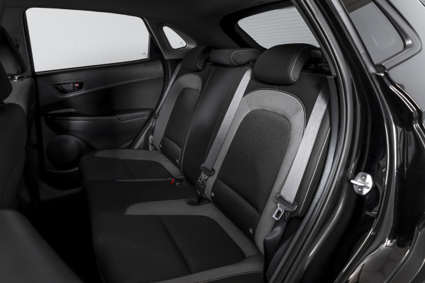 Hyundai Kona 1.6 GDI HEV Comfort - Automaat | Cruise | PDC | Camera | NAV + App. Connect | ECC | Afn. Trekhaak | DAB | LM 16" |