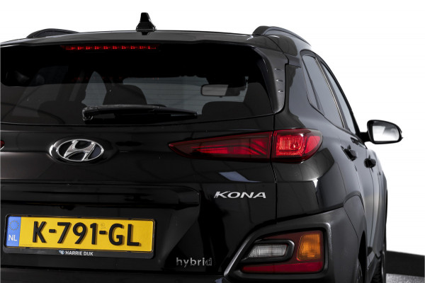 Hyundai Kona 1.6 GDI HEV Comfort - Automaat | Cruise | PDC | Camera | NAV + App. Connect | ECC | Afn. Trekhaak | DAB | LM 16" |