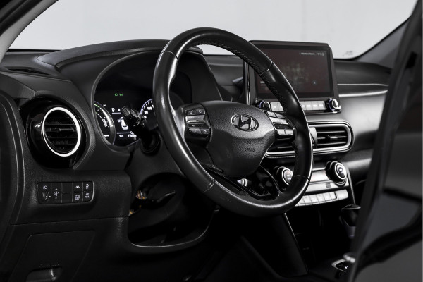 Hyundai Kona 1.6 GDI HEV Comfort - Automaat | Cruise | PDC | Camera | NAV + App. Connect | ECC | Afn. Trekhaak | DAB | LM 16" |