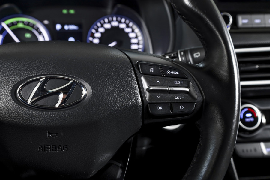 Hyundai Kona 1.6 GDI HEV Comfort - Automaat | Cruise | PDC | Camera | NAV + App. Connect | ECC | Afn. Trekhaak | DAB | LM 16" |