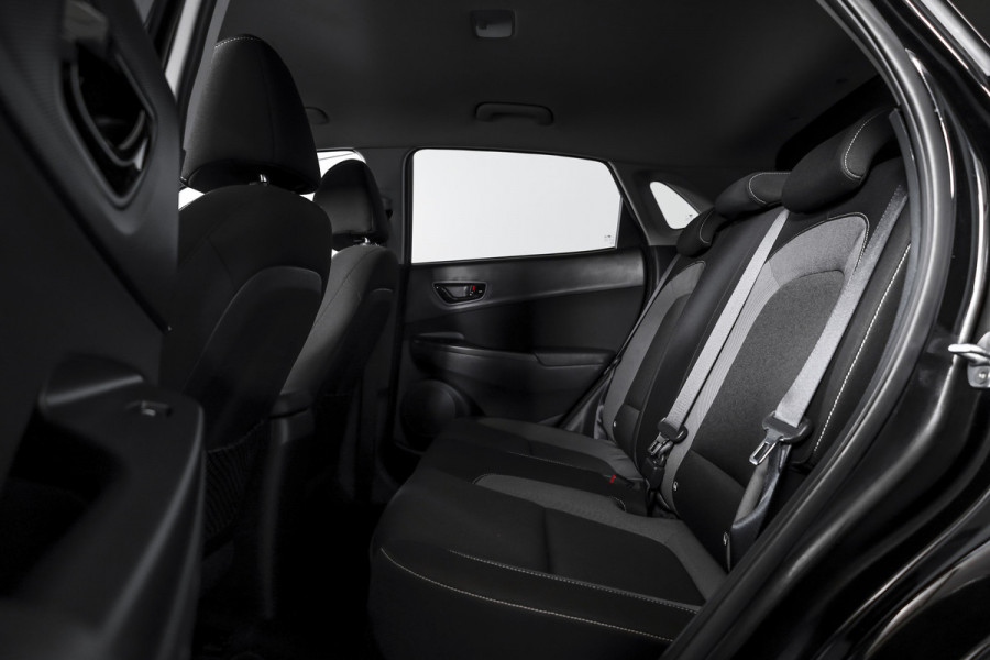 Hyundai Kona 1.6 GDI HEV Comfort - Automaat | Cruise | PDC | Camera | NAV + App. Connect | ECC | Afn. Trekhaak | DAB | LM 16" |