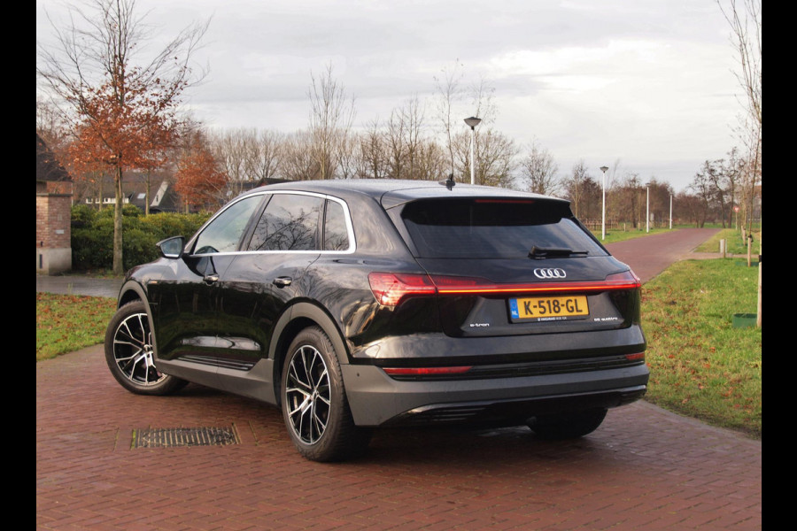 Audi e-tron 55 quattro edition 95 kWh | NL-Auto | Trekhaak | Parkeersensoren | DAB |