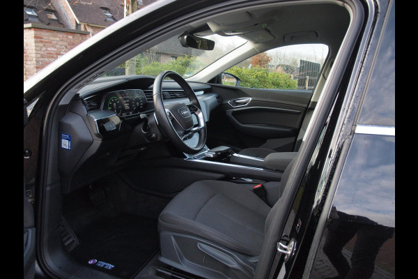 Audi e-tron 55 quattro edition 95 kWh | NL-Auto | Trekhaak | Parkeersensoren | DAB |