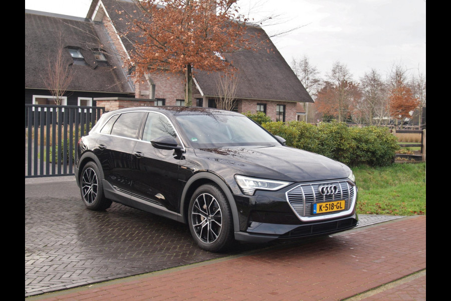 Audi e-tron 55 quattro edition 95 kWh | NL-Auto | Trekhaak | Parkeersensoren | DAB |