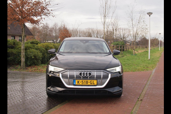 Audi e-tron 55 quattro edition 95 kWh | NL-Auto | Trekhaak | Parkeersensoren | DAB |