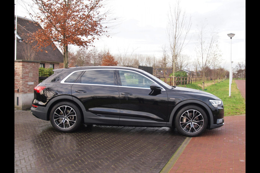 Audi e-tron 55 quattro edition 95 kWh | NL-Auto | Trekhaak | Parkeersensoren | DAB |