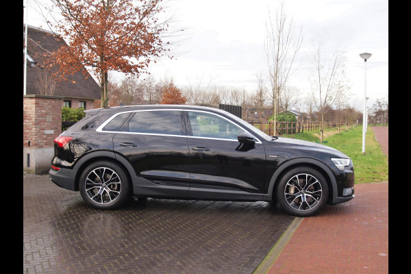 Audi e-tron 55 quattro edition 95 kWh | NL-Auto | Trekhaak | Parkeersensoren | DAB |