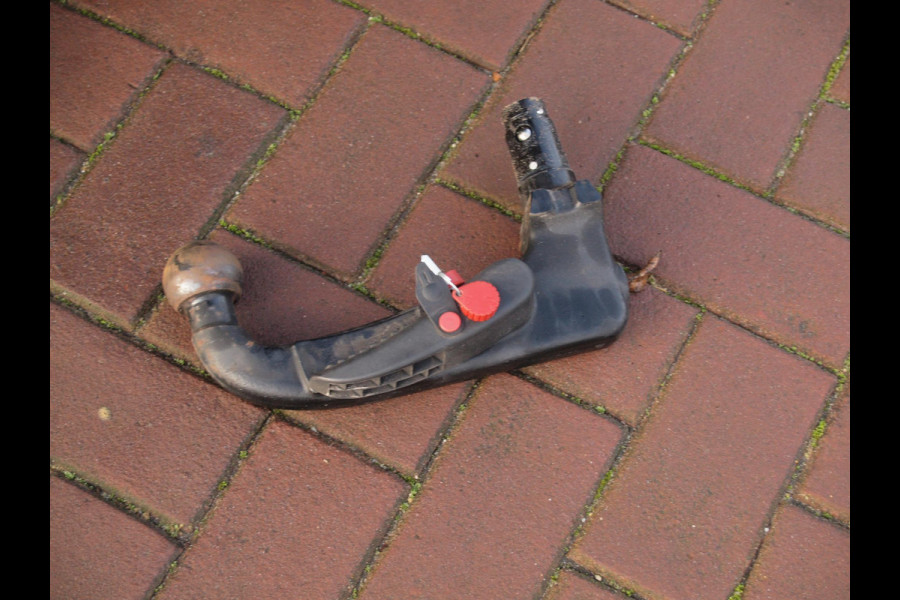 Audi e-tron 55 quattro edition 95 kWh | NL-Auto | Trekhaak | Parkeersensoren | DAB |