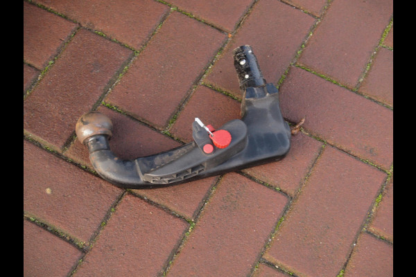 Audi e-tron 55 quattro edition 95 kWh | NL-Auto | Trekhaak | Parkeersensoren | DAB |