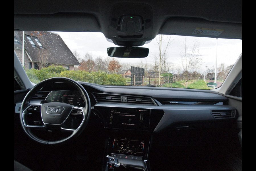 Audi e-tron 55 quattro edition 95 kWh | NL-Auto | Trekhaak | Parkeersensoren | DAB |