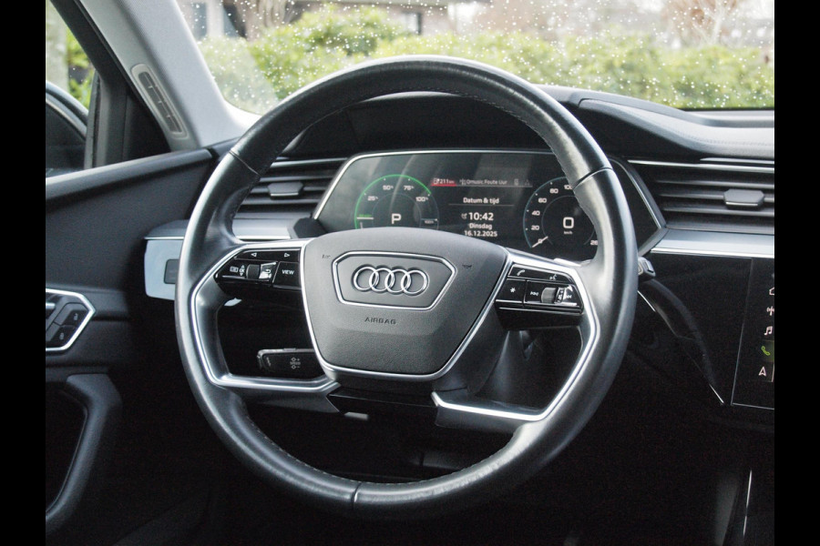 Audi e-tron 55 quattro edition 95 kWh | NL-Auto | Trekhaak | Parkeersensoren | DAB |