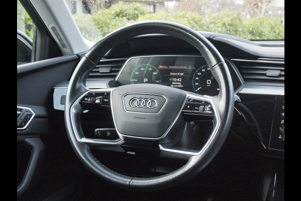 Audi e-tron 55 quattro edition 95 kWh | NL-Auto | Trekhaak | Parkeersensoren | DAB |
