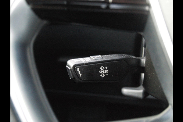 Audi e-tron 55 quattro edition 95 kWh | NL-Auto | Trekhaak | Parkeersensoren | DAB |