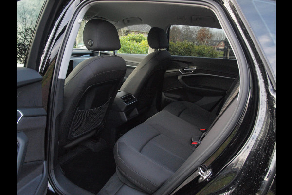 Audi e-tron 55 quattro edition 95 kWh | NL-Auto | Trekhaak | Parkeersensoren | DAB |
