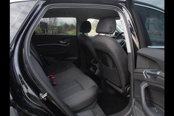 Audi e-tron 55 quattro edition 95 kWh | NL-Auto | Trekhaak | Parkeersensoren | DAB |