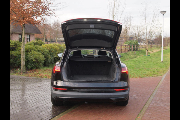 Audi e-tron 55 quattro edition 95 kWh | NL-Auto | Trekhaak | Parkeersensoren | DAB |