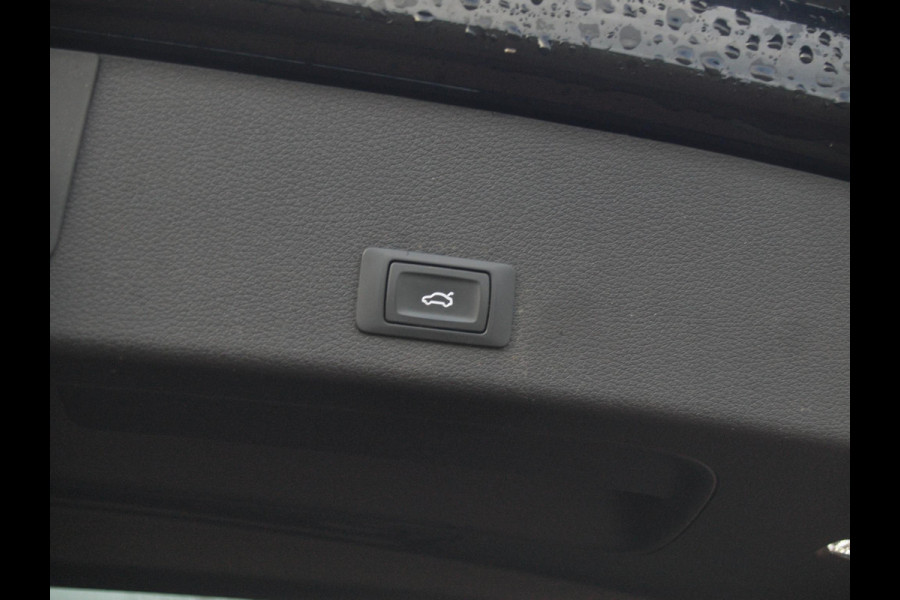 Audi e-tron 55 quattro edition 95 kWh | NL-Auto | Trekhaak | Parkeersensoren | DAB |