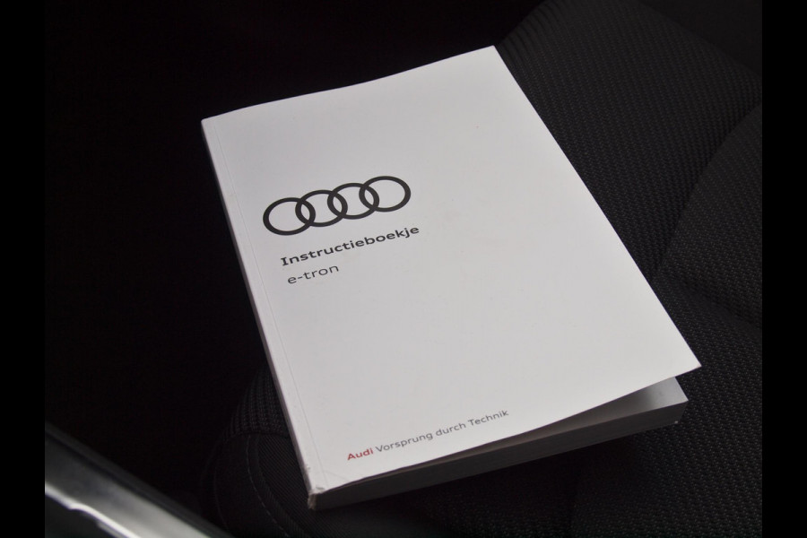 Audi e-tron 55 quattro edition 95 kWh | NL-Auto | Trekhaak | Parkeersensoren | DAB |