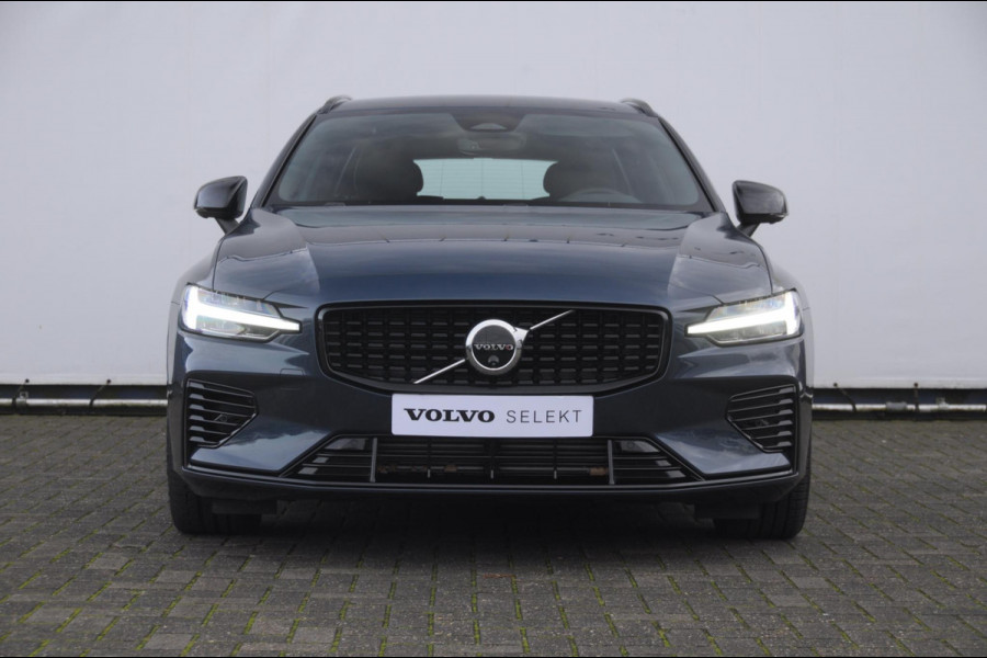 Volvo V60 T6 350PK Automaat AWD Plus Dark / Adaptive cruise control / Elektrische stoelen / Harman Kardon audio / Trekhaak / Pilot assist / BLIS / Stoel en stuur verwarming / Elektrische achterklep / Parkeersensoren met 360 camera / Google infotainment