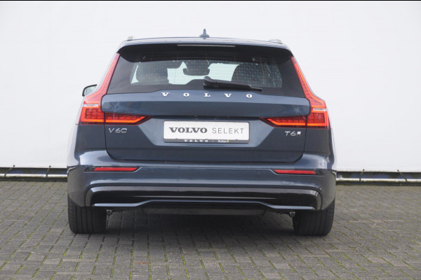 Volvo V60 T6 350PK Automaat AWD Plus Dark / Adaptive cruise control / Elektrische stoelen / Harman Kardon audio / Trekhaak / Pilot assist / BLIS / Stoel en stuur verwarming / Elektrische achterklep / Parkeersensoren met 360 camera / Google infotainment