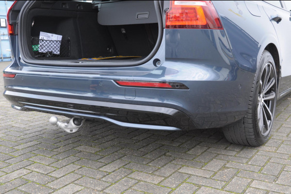 Volvo V60 T6 350PK Automaat AWD Plus Dark / Adaptive cruise control / Elektrische stoelen / Harman Kardon audio / Trekhaak / Pilot assist / BLIS / Stoel en stuur verwarming / Elektrische achterklep / Parkeersensoren met 360 camera / Google infotainment