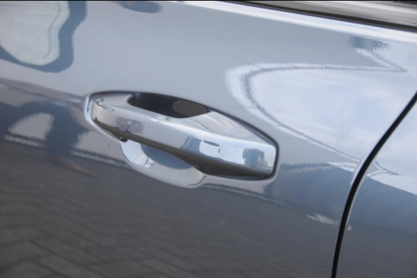 Volvo V60 T6 350PK Automaat AWD Plus Dark / Adaptive cruise control / Elektrische stoelen / Harman Kardon audio / Trekhaak / Pilot assist / BLIS / Stoel en stuur verwarming / Elektrische achterklep / Parkeersensoren met 360 camera / Google infotainment