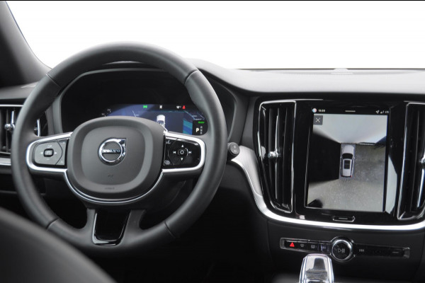 Volvo V60 T6 350PK Automaat AWD Plus Dark / Adaptive cruise control / Elektrische stoelen / Harman Kardon audio / Trekhaak / Pilot assist / BLIS / Stoel en stuur verwarming / Elektrische achterklep / Parkeersensoren met 360 camera / Google infotainment