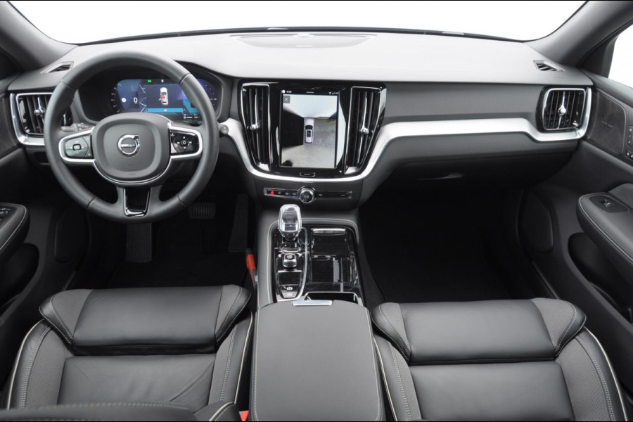 Volvo V60 T6 350PK Automaat AWD Plus Dark / Adaptive cruise control / Elektrische stoelen / Harman Kardon audio / Trekhaak / Pilot assist / BLIS / Stoel en stuur verwarming / Elektrische achterklep / Parkeersensoren met 360 camera / Google infotainment