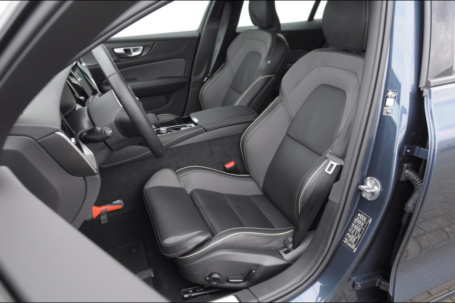 Volvo V60 T6 350PK Automaat AWD Plus Dark / Adaptive cruise control / Elektrische stoelen / Harman Kardon audio / Trekhaak / Pilot assist / BLIS / Stoel en stuur verwarming / Elektrische achterklep / Parkeersensoren met 360 camera / Google infotainment