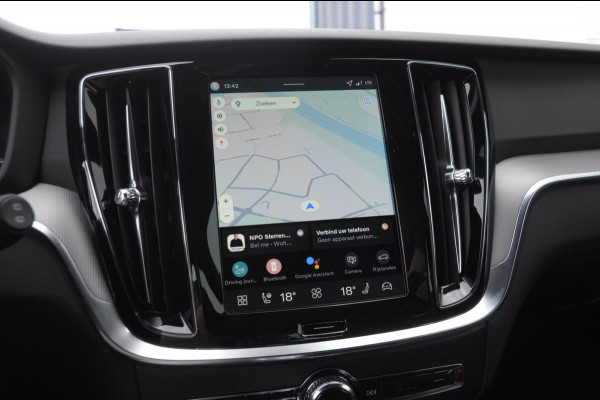 Volvo V60 T6 350PK Automaat AWD Plus Dark / Adaptive cruise control / Elektrische stoelen / Harman Kardon audio / Trekhaak / Pilot assist / BLIS / Stoel en stuur verwarming / Elektrische achterklep / Parkeersensoren met 360 camera / Google infotainment