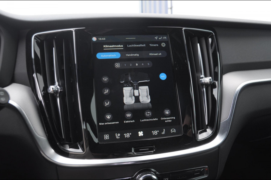 Volvo V60 T6 350PK Automaat AWD Plus Dark / Adaptive cruise control / Elektrische stoelen / Harman Kardon audio / Trekhaak / Pilot assist / BLIS / Stoel en stuur verwarming / Elektrische achterklep / Parkeersensoren met 360 camera / Google infotainment