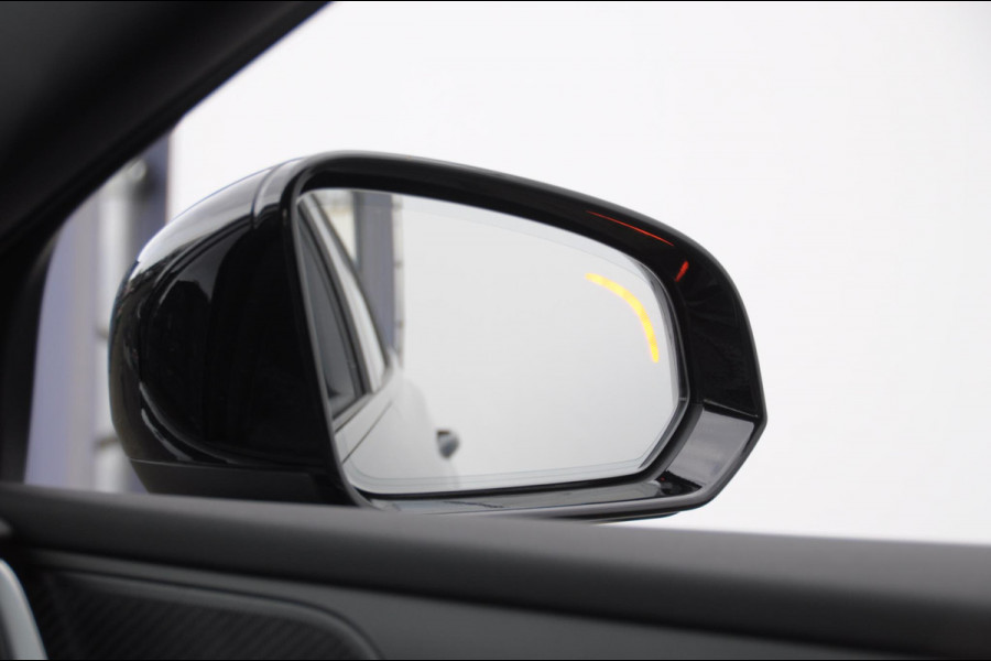 Volvo V60 T6 350PK Automaat AWD Plus Dark / Adaptive cruise control / Elektrische stoelen / Harman Kardon audio / Trekhaak / Pilot assist / BLIS / Stoel en stuur verwarming / Elektrische achterklep / Parkeersensoren met 360 camera / Google infotainment