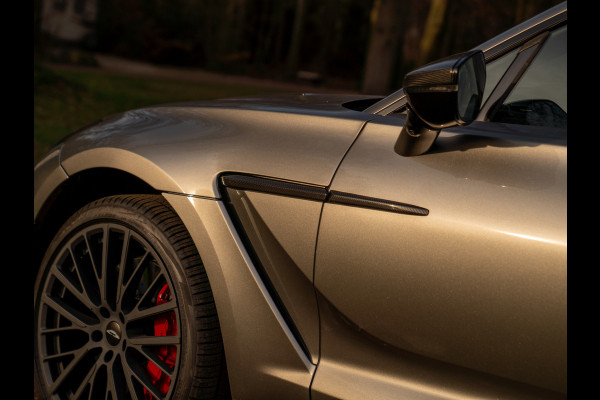 Aston Martin DBX 707 4.0 V8 | Facelift | Sports Plus Seats | Luchtvering | Stoelventilatie | Carbon! | Pano-dak