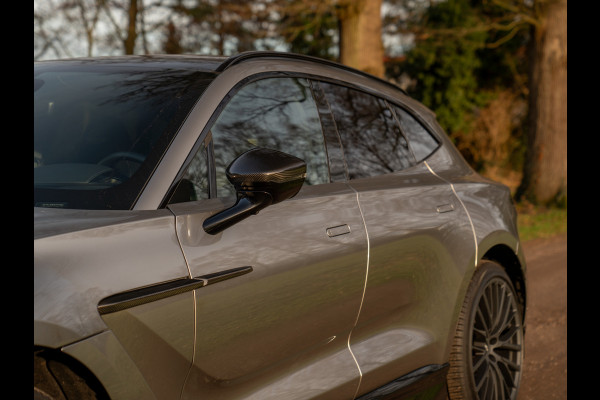 Aston Martin DBX 707 4.0 V8 | Facelift | Sports Plus Seats | Luchtvering | Stoelventilatie | Carbon! | Pano-dak