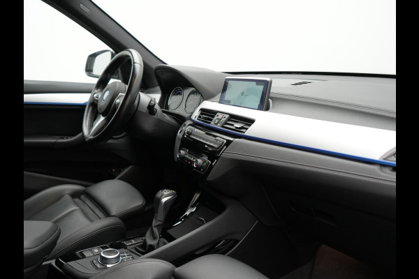 BMW X1 xDrive25e M Sport Plug In Hybrid 222pk Dealer O.H PHEV | Trekhaak Afneembaar | Cruise Control | Lederen Sportstoelen Verwarmd | Bluetooth | Sfeerverlichting | Sportstuur Leder | Navigatie | DAB | 18" LM |