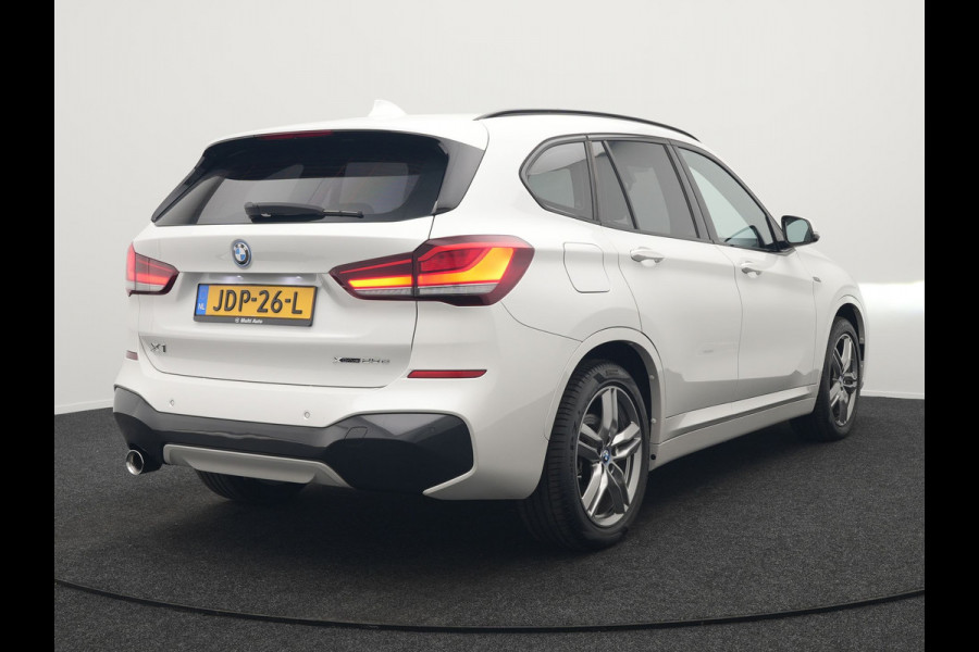 BMW X1 xDrive25e M Sport Plug In Hybrid 222pk Dealer O.H PHEV | Trekhaak Afneembaar | Cruise Control | Lederen Sportstoelen Verwarmd | Bluetooth | Sfeerverlichting | Sportstuur Leder | Navigatie | DAB | 18" LM |