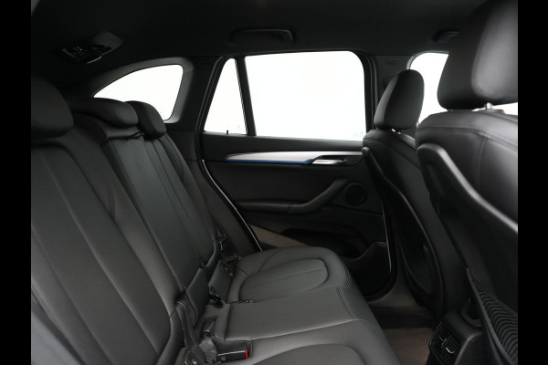 BMW X1 xDrive25e M Sport Plug In Hybrid 222pk Dealer O.H PHEV | Trekhaak Afneembaar | Cruise Control | Lederen Sportstoelen Verwarmd | Bluetooth | Sfeerverlichting | Sportstuur Leder | Navigatie | DAB | 18" LM |